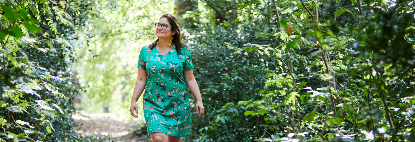 Psychologe Nathalie Cardinaels wandelt in het groen
