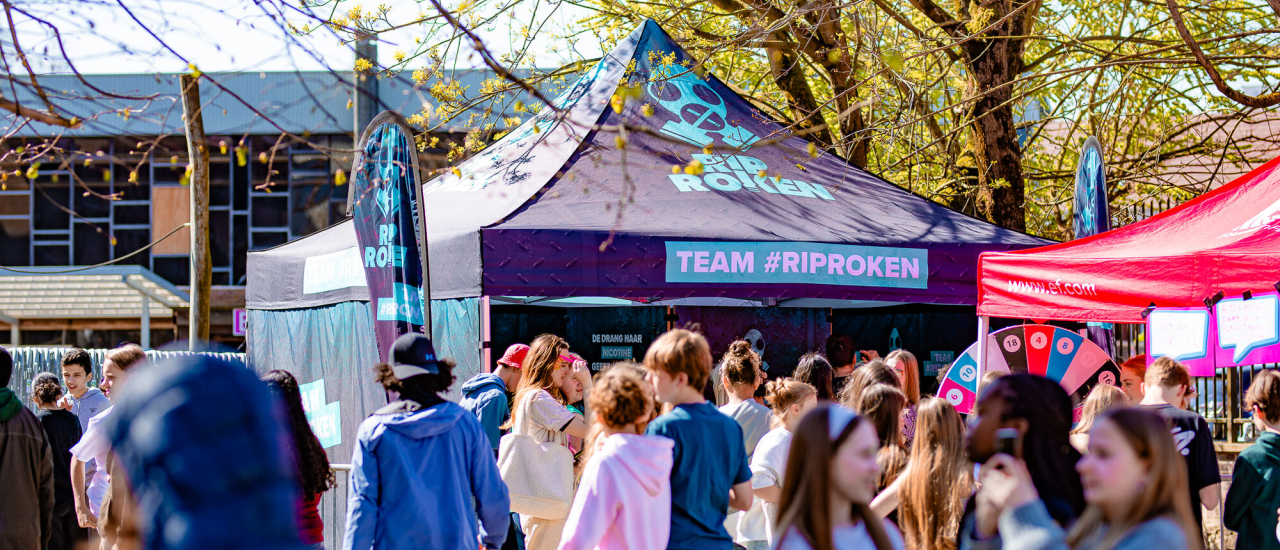 #RIProken-stand op speelplaad