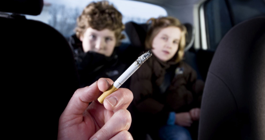 roken in de auto
